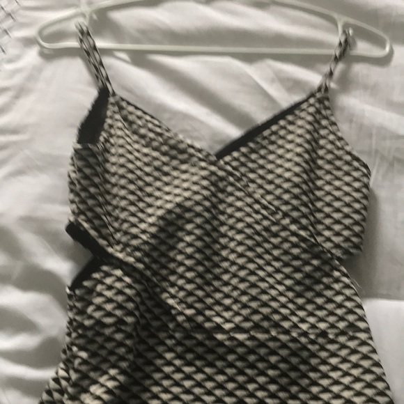 Black and white dress - cutout sides - Picture 2 of 3